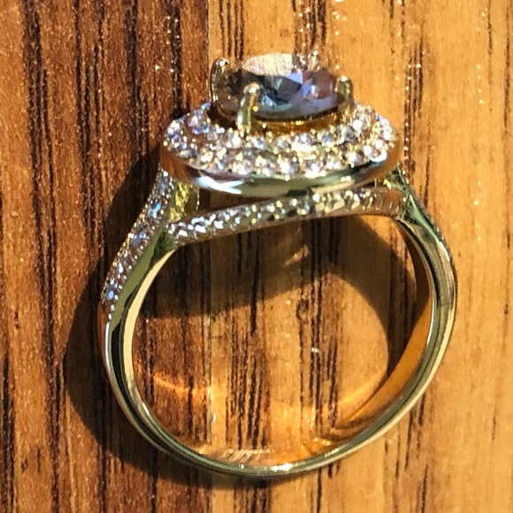 Gold-tone CZ / Yellow center-stone Cocktail Fashion Ring - Picture 8 of 10